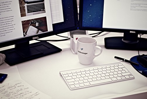 workstation-405768__340.jpg